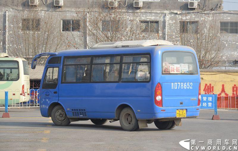 正在出站的江淮客车。