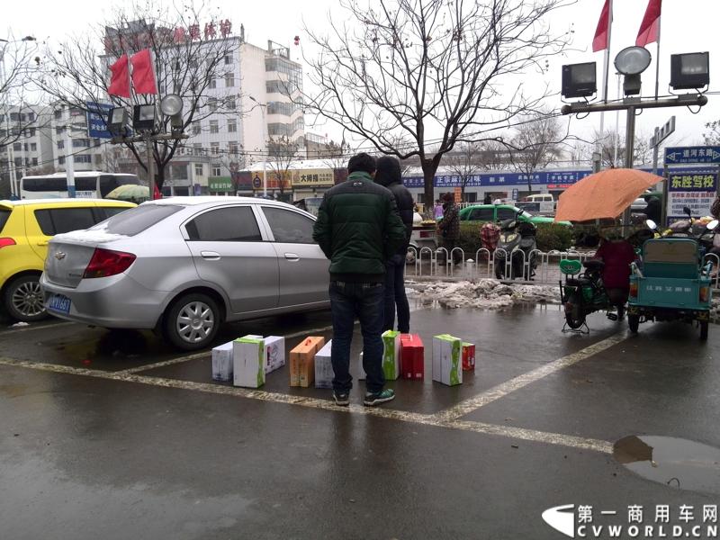 由于春节仍未结束，探亲客流仍占一定的比例。