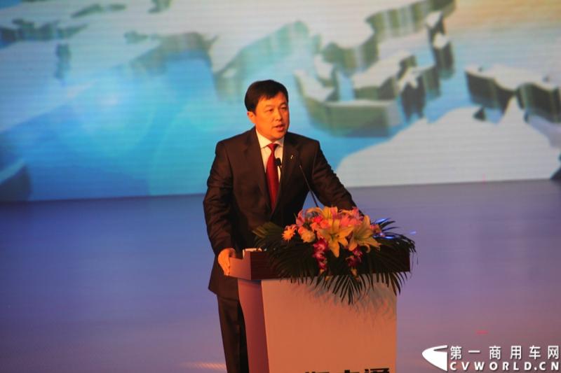 2月28日，“两翼并举 与未来同行”上汽大通品牌战略暨全领域MPV G10发布会在上海举行。在本次发布会上，上汽大通发布品牌规划，并亮相全新品牌标识，同时推出上汽集团凝聚全球技术实力打造的另一款MPV力作，上汽大通全领域MPV G10。图为上汽商用车公司总经理蓝青松致辞。
