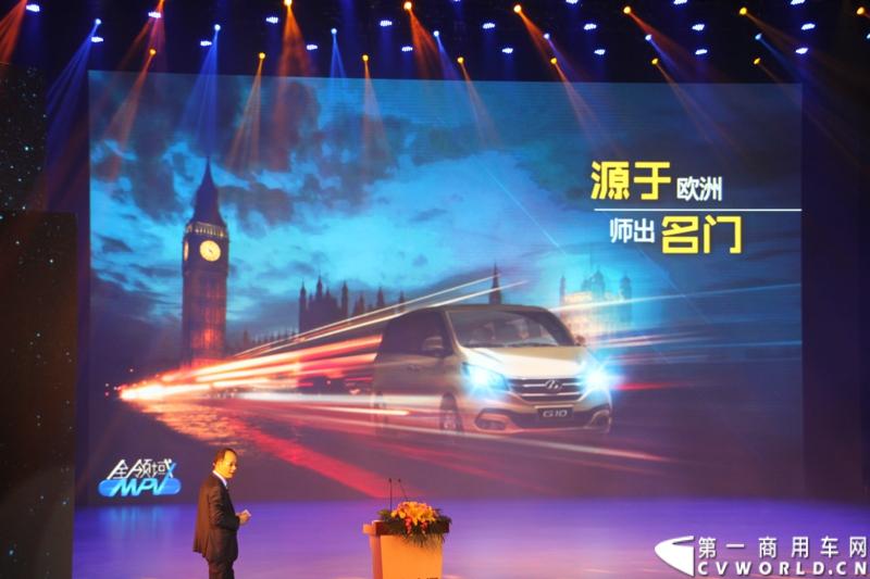 2月28日，“两翼并举 与未来同行”上汽大通品牌战略暨全领域MPV G10发布会在上海举行。在本次发布会上，上汽大通发布品牌规划，并亮相全新品牌标识，同时推出上汽集团凝聚全球技术实力打造的另一款MPV力作，上汽大通全领域MPV G10。图为发布会现场。