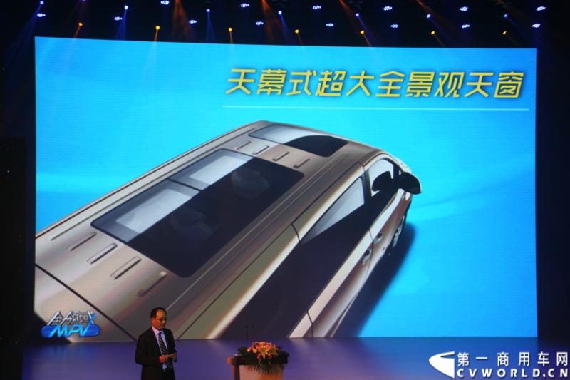 2月28日，“两翼并举 与未来同行”上汽大通品牌战略暨全领域MPV G10发布会在上海举行。在本次发布会上，上汽大通发布品牌规划，并亮相全新品牌标识，同时推出上汽集团凝聚全球技术实力打造的另一款MPV力作，上汽大通全领域MPV G10。图为发布会现场。