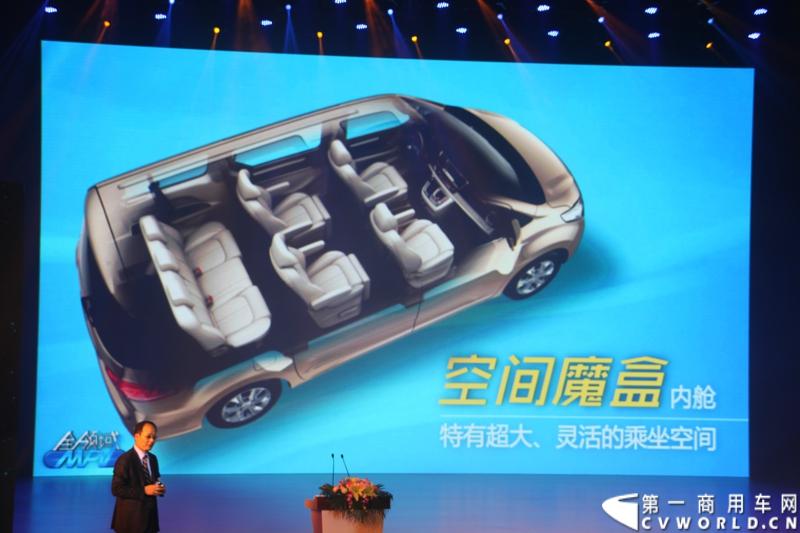 2月28日，“两翼并举 与未来同行”上汽大通品牌战略暨全领域MPV G10发布会在上海举行。在本次发布会上，上汽大通发布品牌规划，并亮相全新品牌标识，同时推出上汽集团凝聚全球技术实力打造的另一款MPV力作，上汽大通全领域MPV G10。图为发布会现场。