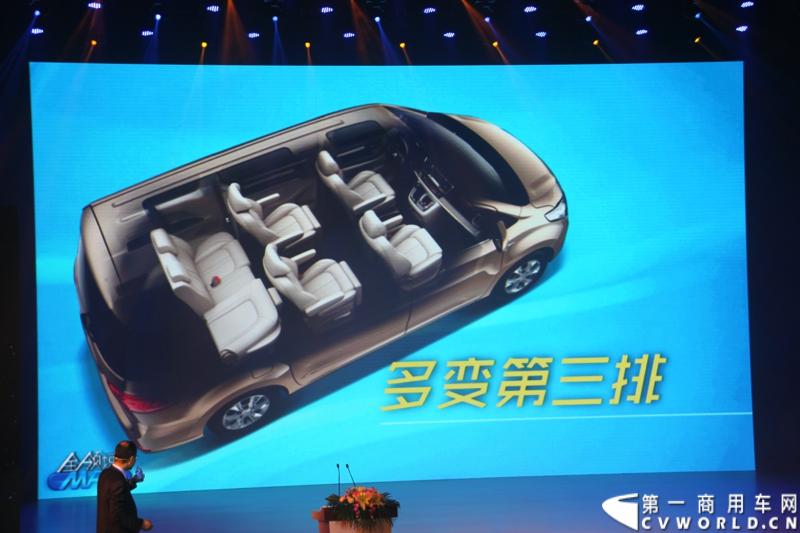 2月28日，“两翼并举 与未来同行”上汽大通品牌战略暨全领域MPV G10发布会在上海举行。在本次发布会上，上汽大通发布品牌规划，并亮相全新品牌标识，同时推出上汽集团凝聚全球技术实力打造的另一款MPV力作，上汽大通全领域MPV G10。图为发布会现场。