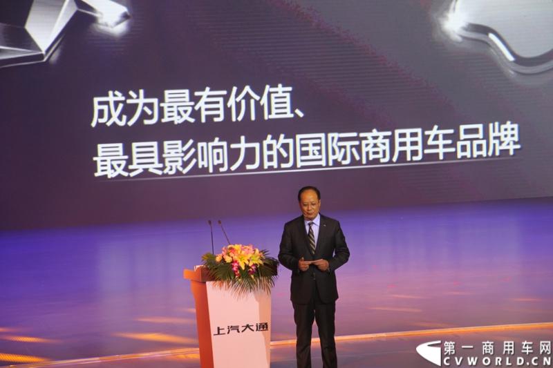 2月28日，“两翼并举 与未来同行”上汽大通品牌战略暨全领域MPV G10发布会在上海举行。在本次发布会上，上汽大通发布品牌规划，并亮相全新品牌标识，同时推出上汽集团凝聚全球技术实力打造的另一款MPV力作，上汽大通全领域MPV G10。图为上汽商用车公司副总经理于琼根。