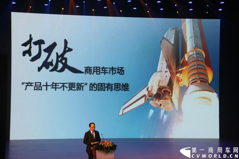 2月28日，“两翼并举 与未来同行”上汽大通品牌战略暨全领域MPV G10发布会在上海举行。在本次发布会上，上汽大通发布品牌规划，并亮相全新品牌标识，同时推出上汽集团凝聚全球技术实力打造的另一款MPV力作，上汽大通全领域MPV G10。图为发布会现场。