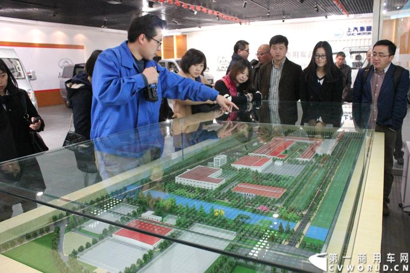 月21日，上海汽车商用车有限公司在无锡举行成立三周年庆典，首辆上汽大通全领域MPV G10也在无锡生产基地下线。图为上汽大通生产基地沙盘图。