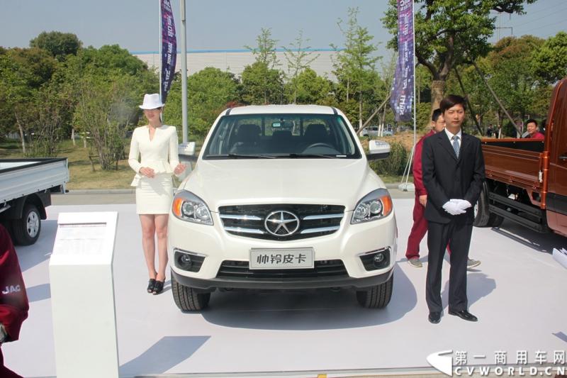 4月10日,2014北京车展江淮汽车主题日活动在合肥举办，在本次活动上，江淮汽车携旗下乘用车、商用车全体“参展”成员悉数亮相。就商用车而言，即将参加北京车展的有格尔发重卡、江淮帅铃轻卡、帅铃皮卡以及星锐多功能商务车等车型。图为江淮帅铃皮卡。