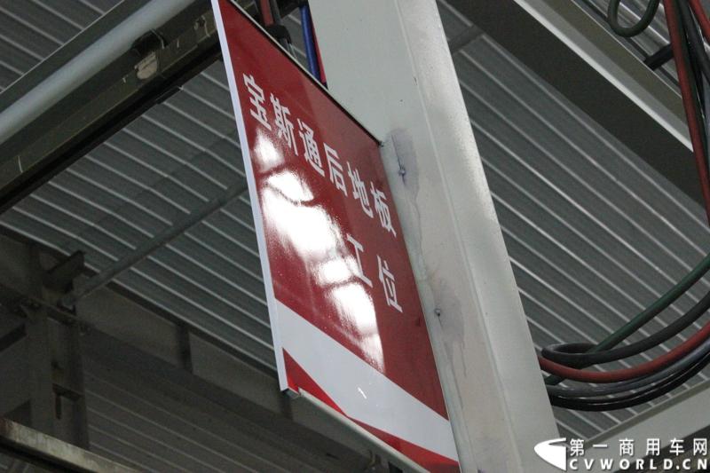 2014年4月10日，“安凯美丽中国行”第二季启动仪式在扬州举行。在本次活动上，安凯客车重点展示了宝斯通和星巴等产品，并安排与会客户和媒体参观了安凯扬州分公司的电泳生产线。图为安凯扬州分公司生产线。