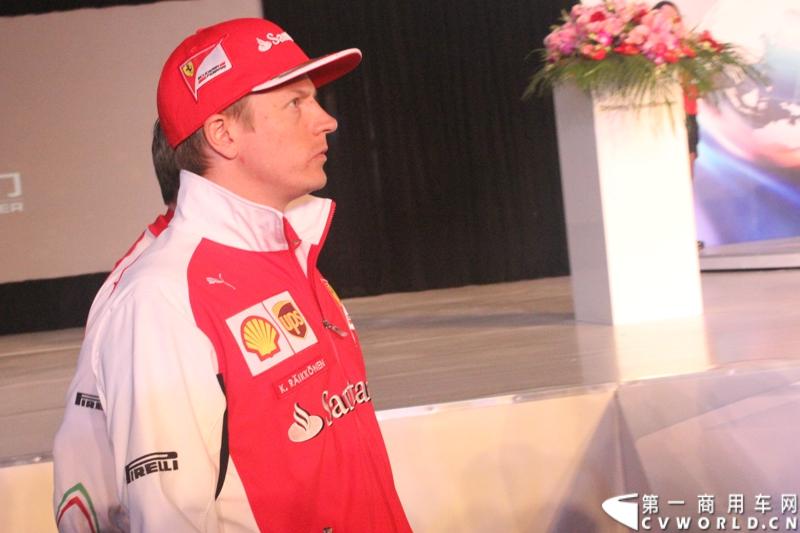 4月17日，潍柴控股集团在上海召开潍柴国际化品牌的全球发布会，并在会上宣布潍柴的新品牌将出现在F1中国大奖赛法拉利车队2014赛季F14 T 战车上，同时也会在选手和车队服装及装备有所体现。图为发布会现场。