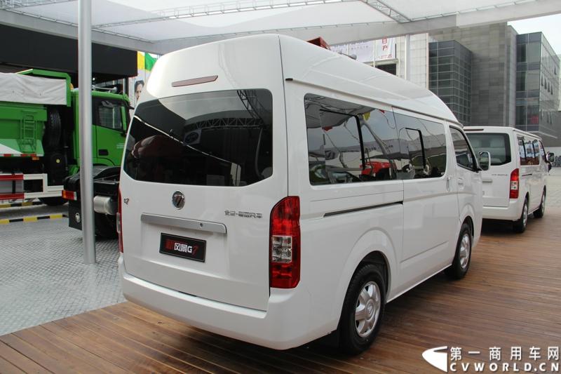 本届北京车展，福田商务汽车品牌推出换代轻客“新风景G7”，产品售价在8.98万-9.98万元之间。作为一款战略型换代产品，新风景G7在动力性能、安全性、舒适性及功能性方面得到全面提升。图为福田新风景G7现场展示。