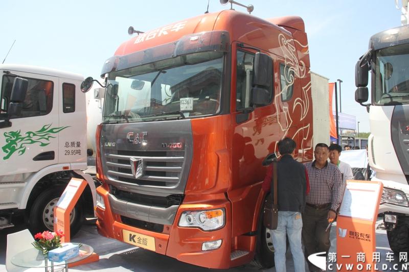 5月7日-9日，以“节能、环保、低炭生活”为主题的“第十五届中国国际（北京）天然气及加气站设备展览会”在北京中国国际展览中心举行。联合卡车携6×4城市渣土车、6×4 K金版牵引车、8×4LNG低温液体运输车三款车型参展。图为联合卡车6×4 K金版LNG牵引车。