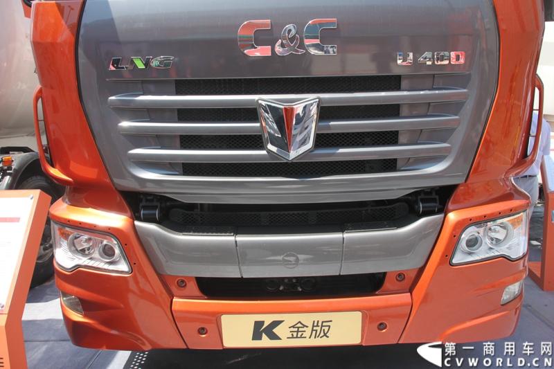 5月7日-9日，以“节能、环保、低炭生活”为主题的“第十五届中国国际（北京）天然气及加气站设备展览会”在北京中国国际展览中心举行。联合卡车携6×4城市渣土车、6×4 K金版牵引车、8×4LNG低温液体运输车三款车型参展。图为联合卡车6×4 K金版LNG牵引车。