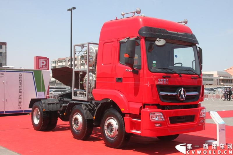 5月7日-9日，以“节能、环保、低炭生活”为主题的“第十五届中国国际（北京）天然气及加气站设备展览会”在北京中国国际展览中心举行。图为北奔LNG牵引车。