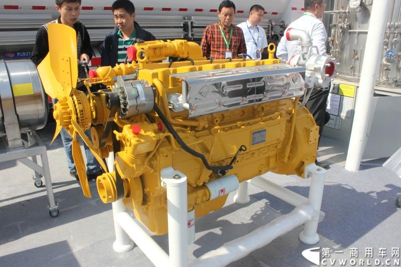 5月7日-9日，以“节能、环保、低炭生活”为主题的“第十五届中国国际（北京）天然气及加气站设备展览会”在北京中国国际展览中心举行。图为富瑞特装气体燃料发动机。