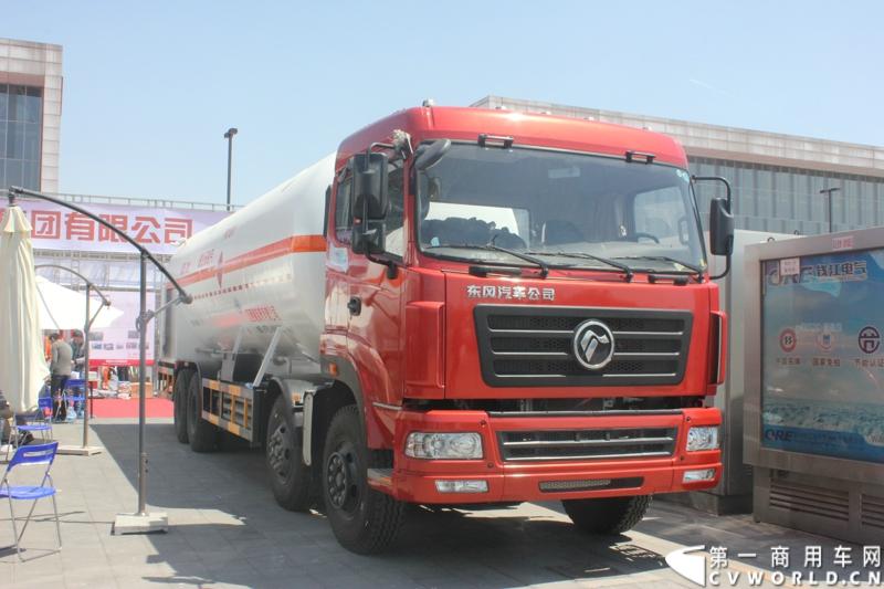 5月7日-9日，以“节能、环保、低炭生活”为主题的“第十五届中国国际（北京）天然气及加气站设备展览会”在北京中国国际展览中心举行。图为杭氧股份20方 LNG加液车。