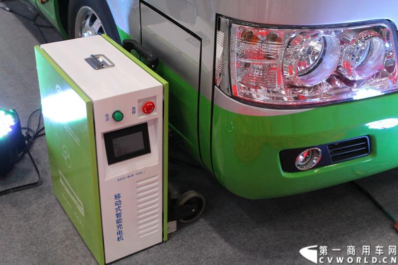 5月14日，2014北京国际道路运输车辆展正式拉开帷幕。本届车展上，客车行业龙头企业宇通客车携5款自主研发精品车型参展，涵盖公路客车、纯电动客车、插电式混合动力客车、景区观光车。图为首次发布的E7纯电动客车。