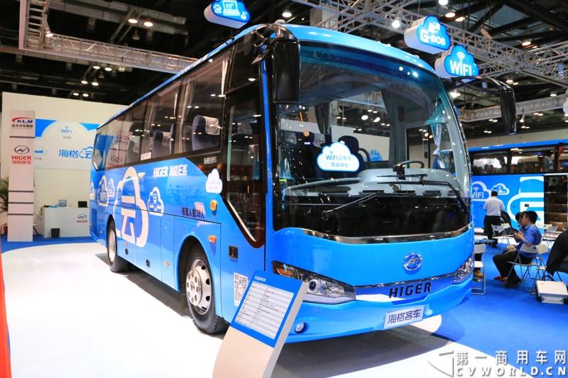 5月14日，海格云战略在北京国家会议中心发布。发布会现场，海格联合中交汇能大手笔推出4个免费：云系统设备免费、用户上网流量免费、云系统设备安装免费、云系统设备维保服务免费。图为现场展示的海格云产品-海格E客车。