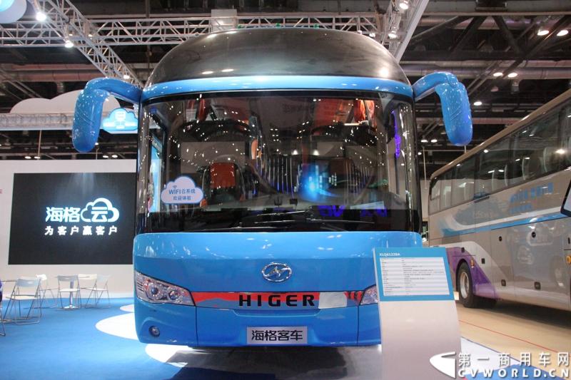 5月14日，海格云战略在北京国家会议中心发布。发布会现场，海格联合中交汇能大手笔推出4个免费：云系统设备免费、用户上网流量免费、云系统设备安装免费、云系统设备维保服务免费。图为现场展示的海格云系列客车KLQ6122BA公路客车。