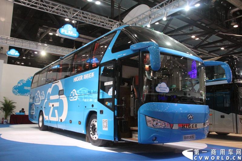 5月14日，海格云战略在北京国家会议中心发布。发布会现场，海格联合中交汇能大手笔推出4个免费：云系统设备免费、用户上网流量免费、云系统设备安装免费、云系统设备维保服务免费。图为现场展示的海格云系列客车KLQ6122BA公路客车。