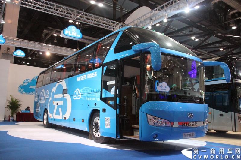 5月14日，海格云战略在北京国家会议中心发布。发布会现场，海格联合中交汇能大手笔推出4个免费：云系统设备免费、用户上网流量免费、云系统设备安装免费、云系统设备维保服务免费。图为现场展示的海格云系列客车KLQ6122BA公路客车。