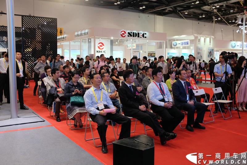 5月14日，中国首个客车服务品牌——“安凯大家园”在2014北京国际道路运输展上发布。安凯服务品牌的建立，是中国客车行业转型的一个重要节点，体现出客车行业从产品竞争向服务竞争的重要转变。