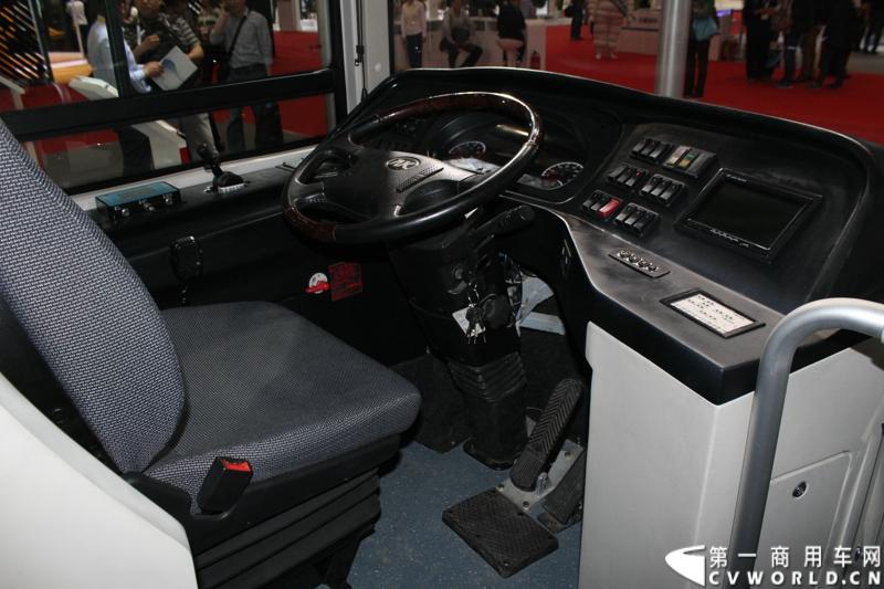 5月14日，中国首个客车服务品牌——“安凯大家园”在2014北京国际道路运输展上发布。安凯服务品牌的建立，是中国客车行业转型的一个重要节点，体现出客车行业从产品竞争向服务竞争的重要转变。图为现场展示的安凯HFF6128G03EV纯电动城市客车。