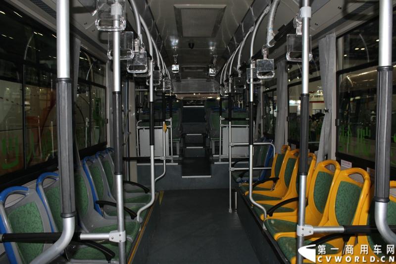 5月14日，中国首个客车服务品牌——“安凯大家园”在2014北京国际道路运输展上发布。安凯服务品牌的建立，是中国客车行业转型的一个重要节点，体现出客车行业从产品竞争向服务竞争的重要转变。图为现场展示的安凯HFF6128G03EV纯电动城市客车。