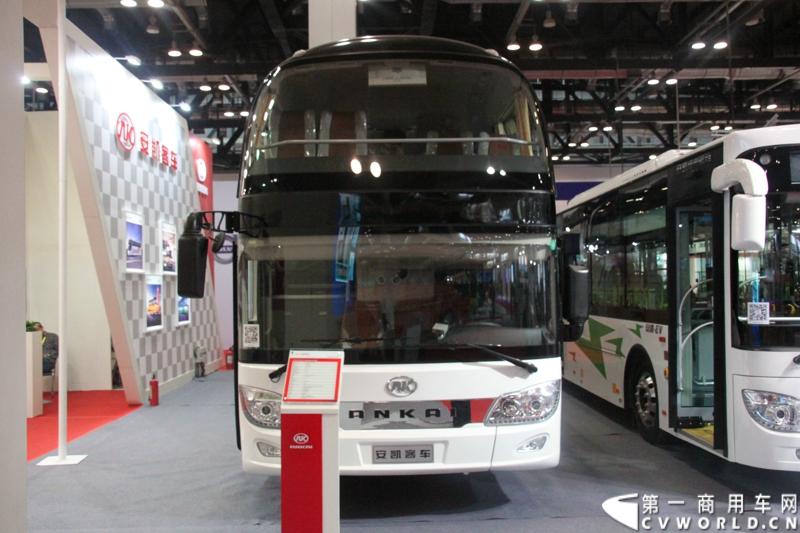 5月14日，中国首个客车服务品牌——“安凯大家园”在2014北京国际道路运输展上发布。安凯服务品牌的建立，是中国客车行业转型的一个重要节点，体现出客车行业从产品竞争向服务竞争的重要转变。图为现场展示的安凯HFF6113K06D1E4公路客车。
