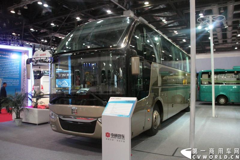 5月14日，2014北京国际道路运输展开幕，中通客车携LCK6128HQD1世嘉、LCK6120HQG定制公交、LCK6122PHEV 插电式混合动力客车三款精品重磅出击，其中新品世嘉的发布引人注目。图为中通世嘉豪华大巴。