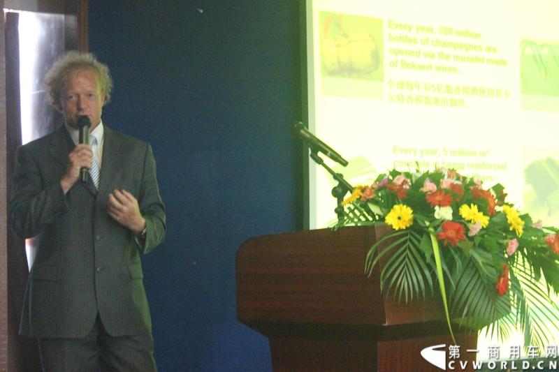 5月14日，山东皓宇橡胶有限公司（生产犇牛轮胎）在山东寿光凯莱大酒店举行皓宇集团五周年庆典暨品牌研讨会。来自全国的近200位经销商以及媒体参加了庆典活动。图为皓宇集团的原料供应商贝尔卡特亚洲区总裁顾盛发言。