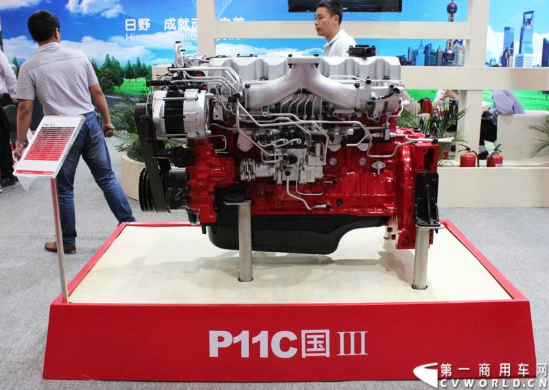 5月14日-16日，上海日野发动机有限公司携P11C和J08E两款高端柴油发动机亮相2014北京道路运输展。在发动机技术方面，上海日野一直走在行业前列。上海日野P11C-UJ重型柴油发动机为国III排放，采取EGR（废气再循环）或尾气后处理技术可以满足国IV排放。图为上海日野P11C国Ⅲ发动机。