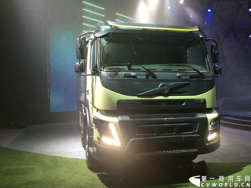 5月19日，韩国首尔，沃尔沃卡车全新系列正式进入亚洲市场，包括荣获欧洲“2014国际年度重卡”称号的沃尔沃旗舰车型——全新FH。通过一系列上市活动，沃尔沃集团将高端卡车的定义推向更高标准，并将引领运输业的发展。图为沃尔沃全新FMX亚洲上市。