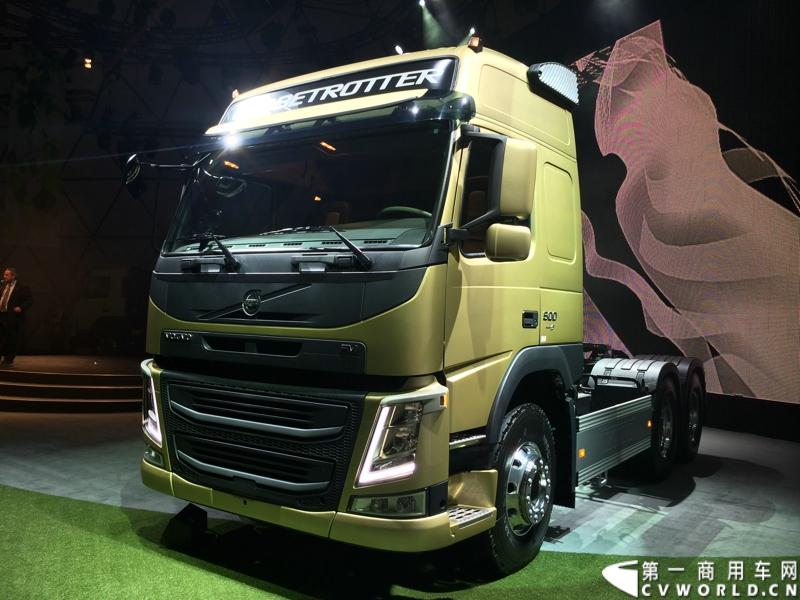 5月19日，韩国首尔，沃尔沃卡车全新系列正式进入亚洲市场，包括荣获欧洲“2014国际年度重卡”称号的沃尔沃旗舰车型——全新FH。通过一系列上市活动，沃尔沃集团将高端卡车的定义推向更高标准，并将引领运输业的发展。图为沃尔沃全新FM重卡亚洲上市。