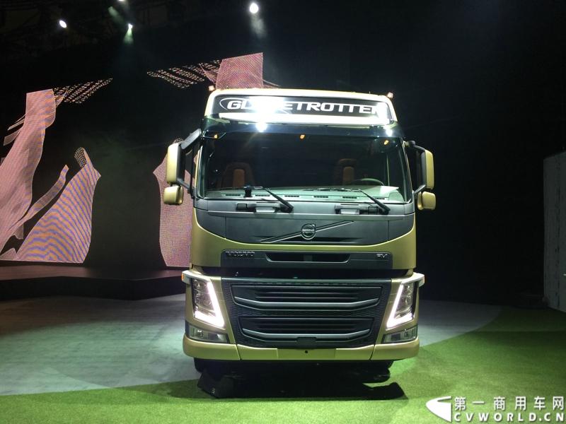 5月19日，韩国首尔，沃尔沃卡车全新系列正式进入亚洲市场，包括荣获欧洲“2014国际年度重卡”称号的沃尔沃旗舰车型——全新FH。通过一系列上市活动，沃尔沃集团将高端卡车的定义推向更高标准，并将引领运输业的发展。图为沃尔沃全新FM重卡亚洲上市。