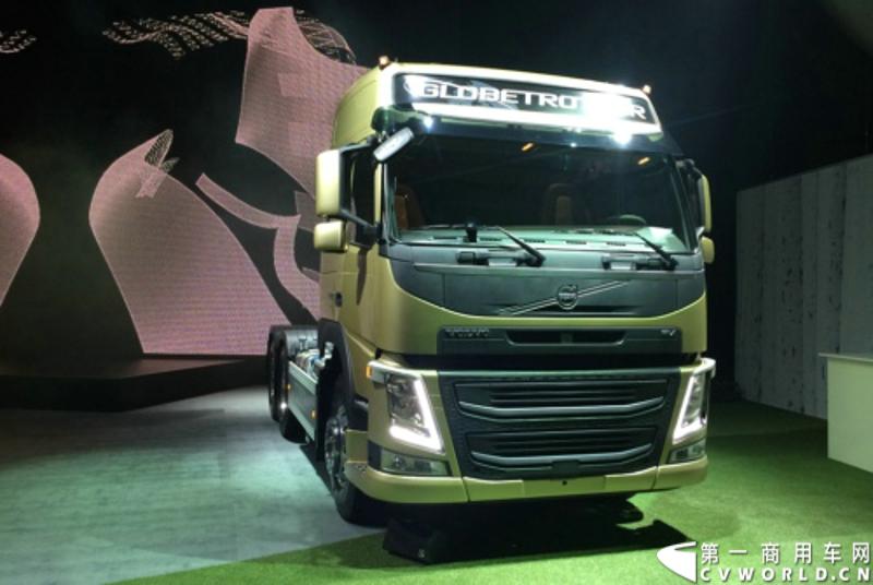 5月19日，韩国首尔，沃尔沃卡车全新系列正式进入亚洲市场，包括荣获欧洲“2014国际年度重卡”称号的沃尔沃旗舰车型——全新FH。通过一系列上市活动，沃尔沃集团将高端卡车的定义推向更高标准，并将引领运输业的发展。图为沃尔沃全新FM重卡亚洲上市。