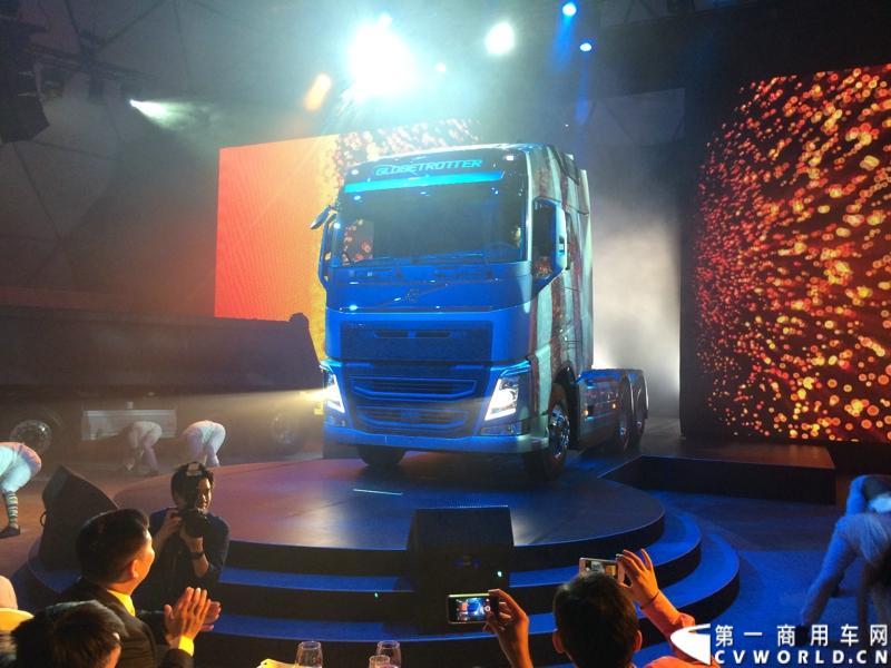 5月19日，韩国首尔，沃尔沃卡车全新系列正式进入亚洲市场，包括荣获欧洲“2014国际年度重卡”称号的沃尔沃旗舰车型——全新FH。通过一系列上市活动，沃尔沃集团将高端卡车的定义推向更高标准，并将引领运输业的发展。图为沃尔沃全新FH旗舰车型亚洲上市。
