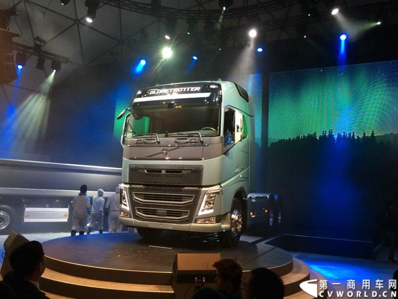 5月19日，韩国首尔，沃尔沃卡车全新系列正式进入亚洲市场，包括荣获欧洲“2014国际年度重卡”称号的沃尔沃旗舰车型——全新FH。通过一系列上市活动，沃尔沃集团将高端卡车的定义推向更高标准，并将引领运输业的发展。图为沃尔沃全新FH旗舰车型亚洲上市。