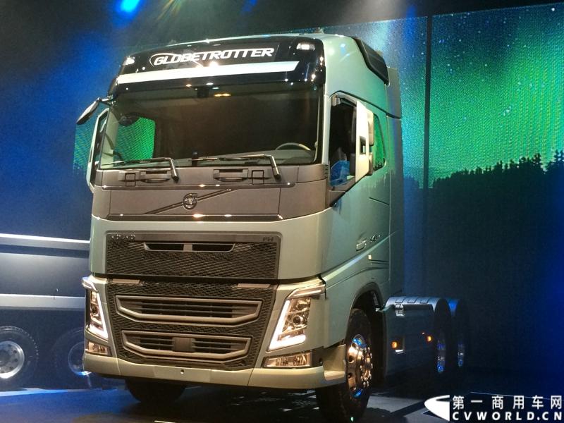 5月19日，韩国首尔，沃尔沃卡车全新系列正式进入亚洲市场，包括荣获欧洲“2014国际年度重卡”称号的沃尔沃旗舰车型——全新FH。通过一系列上市活动，沃尔沃集团将高端卡车的定义推向更高标准，并将引领运输业的发展。图为沃尔沃全新FH旗舰车型亚洲上市。