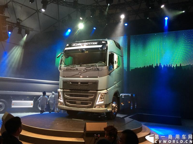 5月19日，韩国首尔，沃尔沃卡车全新系列正式进入亚洲市场，包括荣获欧洲“2014国际年度重卡”称号的沃尔沃旗舰车型——全新FH。通过一系列上市活动，沃尔沃集团将高端卡车的定义推向更高标准，并将引领运输业的发展。图为沃尔沃全新FH旗舰车型亚洲上市。