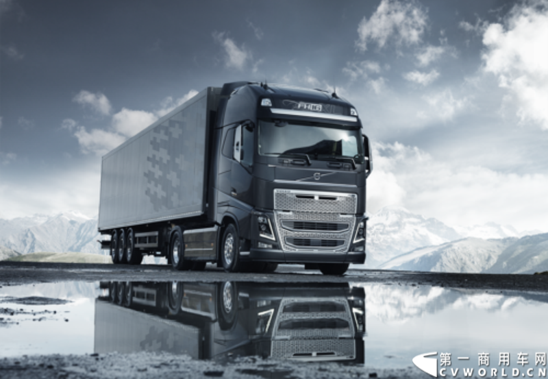 5月19日，韩国首尔，沃尔沃卡车全新系列正式进入亚洲市场，包括荣获欧洲“2014国际年度重卡”称号的沃尔沃旗舰车型——全新FH。通过一系列上市活动，沃尔沃集团将高端卡车的定义推向更高标准，并将引领运输业的发展。图为沃尔沃全新FH。