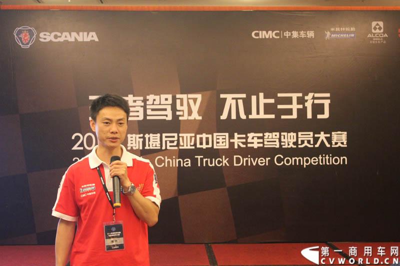 “2014斯堪尼亚中国卡车驾驶员大赛”首站区域赛于6月15日在深圳鸣锣开战。50名顶尖选手从约500名深圳区域报名者中脱颖而出，争夺深圳区域赛的前三甲。图为赛前培训。