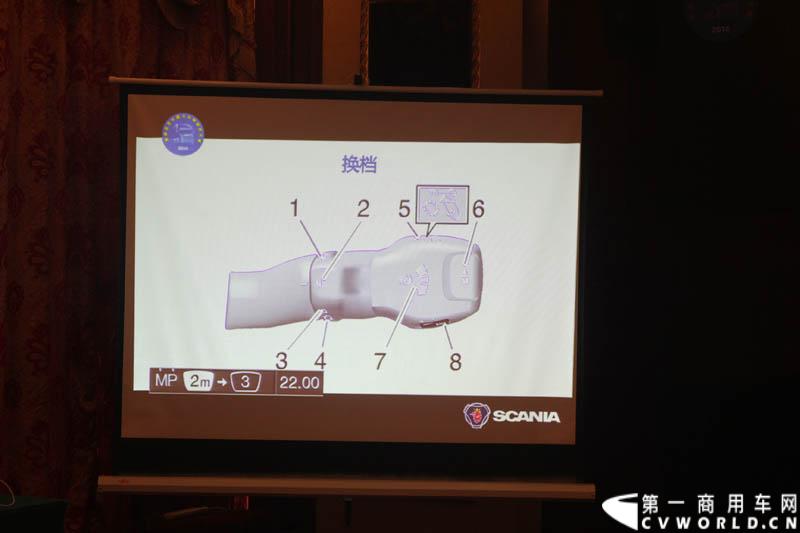 “2014斯堪尼亚中国卡车驾驶员大赛”首站区域赛于6月15日在深圳鸣锣开战。50名顶尖选手从约500名深圳区域报名者中脱颖而出，争夺深圳区域赛的前三甲。图为赛前培训。