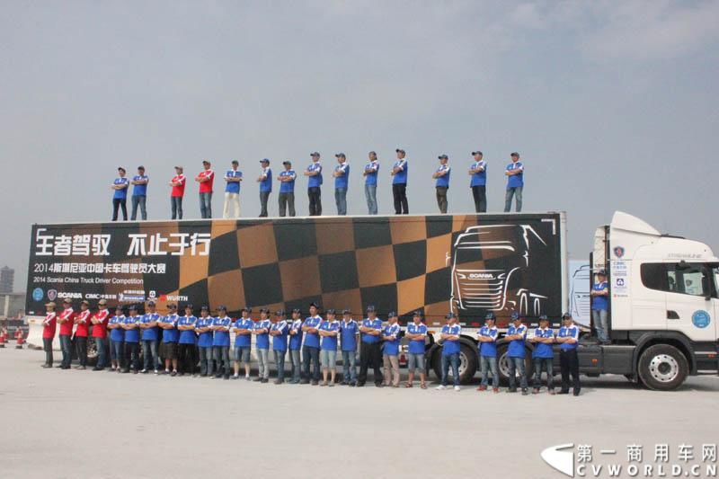 “2014斯堪尼亚中国卡车驾驶员大赛”首站区域赛于6月15日在深圳鸣锣开战。50名顶尖选手从约500名深圳区域报名者中脱颖而出，争夺深圳区域赛的前三甲。图为比赛现场。