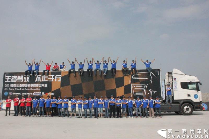 “2014斯堪尼亚中国卡车驾驶员大赛”首站区域赛于6月15日在深圳鸣锣开战。50名顶尖选手从约500名深圳区域报名者中脱颖而出，争夺深圳区域赛的前三甲。图为比赛现场。