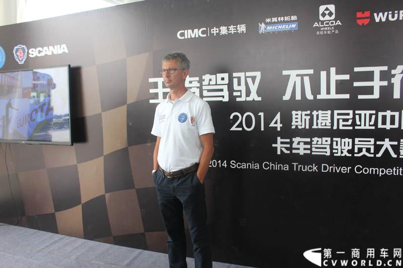 “2014斯堪尼亚中国卡车驾驶员大赛”首站区域赛于6月15日在深圳鸣锣开战。50名顶尖选手从约500名深圳区域报名者中脱颖而出，争夺深圳区域赛的前三甲。图为比赛现场。