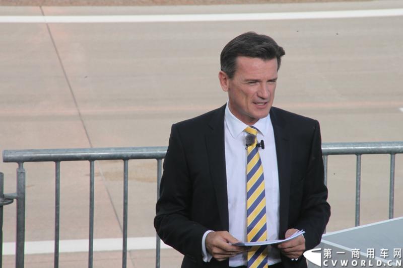 2014年7月3日，梅赛德斯-奔驰未来卡车2025——一项全新运输技术在德国马格德堡全球首发，为长途卡车运输的未来远景提供了一个激动人心的现实性展望。图为首发仪式现场嘉宾致辞。