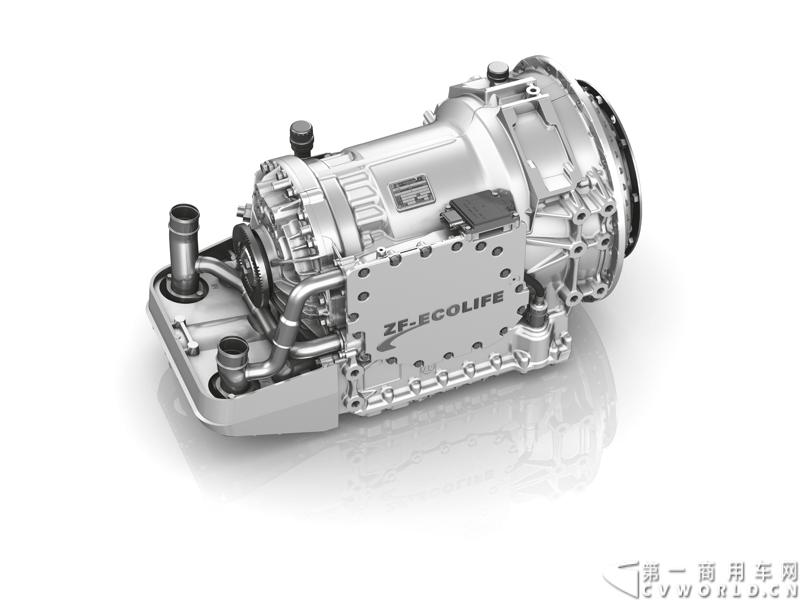 随着汉诺威商用车展的临近，采埃孚公司（ZF）近日在德国亚琛市举行了一场别开生面的新产品试乘试驾活动。在这次活动上，采埃孚向各国媒体展示了最新的商用车传动技术和产品，以及面向未来的前瞻性科技成果。这些成果与结晶，也将在9月份举行的汉诺威车展上展出。图为采埃孚EcoLife 液力自动变速箱。