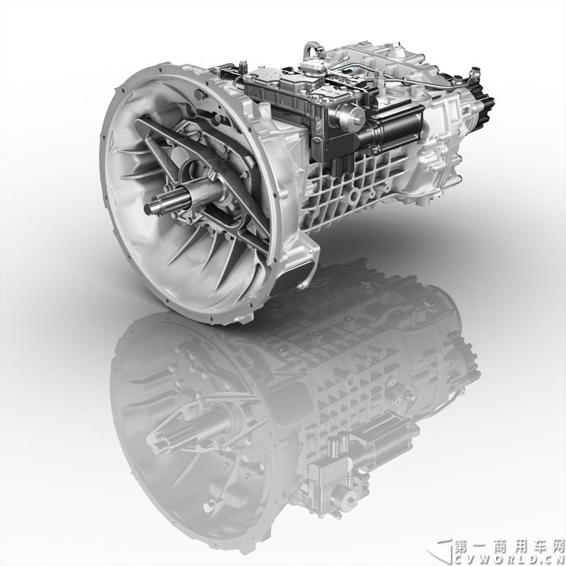 随着汉诺威商用车展的临近，采埃孚公司（ZF）近日在德国亚琛市举行了一场别开生面的新产品试乘试驾活动。在这次活动上，采埃孚向各国媒体展示了最新的商用车传动技术和产品，以及面向未来的前瞻性科技成果。这些成果与结晶，也将在9月份举行的汉诺威车展上展出。图为采埃孚ZF Ecomid 手动变速箱。