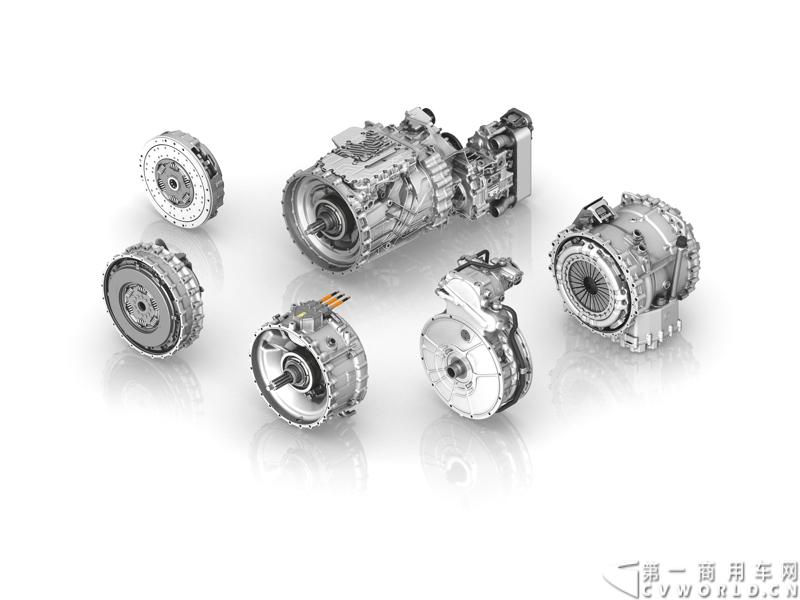 随着汉诺威商用车展的临近，采埃孚公司（ZF）近日在德国亚琛市举行了一场别开生面的新产品试乘试驾活动。在这次活动上，采埃孚向各国媒体展示了最新的商用车传动技术和产品，以及面向未来的前瞻性科技成果。这些成果与结晶，也将在9月份举行的汉诺威车展上展出。图为模块化的ZF TraXon 双离合AMT变速箱。