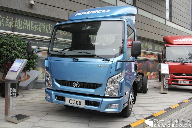 7月17日，南京依维柯在南京正式发布搭载全新动力链——上柴发动机的“超越”全新车型。如此一来，“超越”高端轻卡三条黄金动力链条现已形成，在丰富自身的同时，也为客户带去更多选择。图为搭载上柴SC28125Q4动力的超越C300-33轻卡底盘。